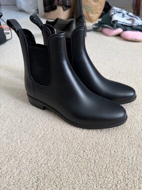 Sam Eldelman short black rain boots